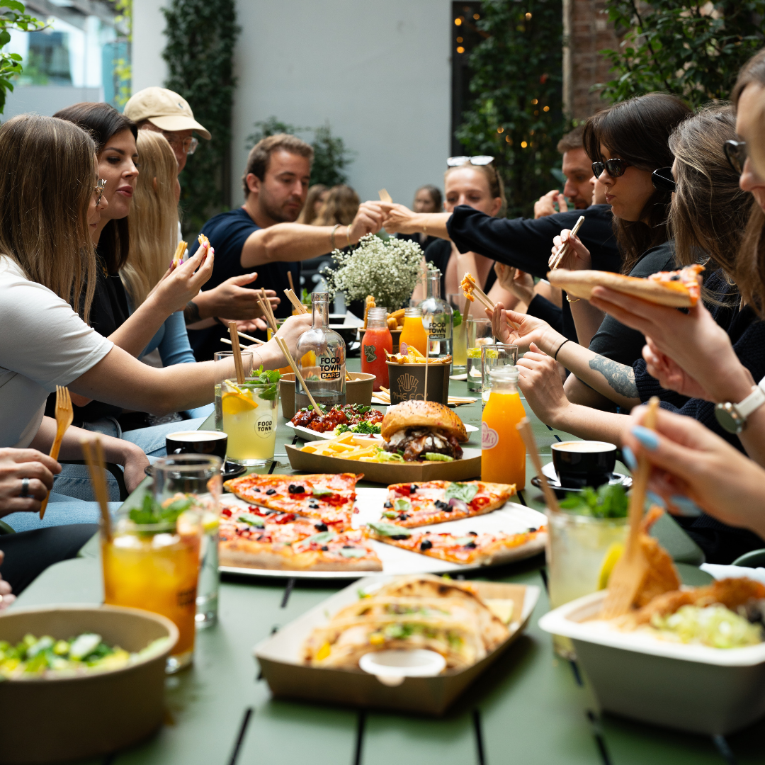 Wpadaj ze znajomymi do Food Town